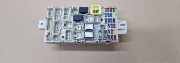 Mitsubishi Space Star Fuse module 8637B993 21368V10158A