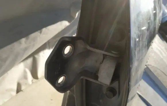 KIA Carens I Front door upper hinge