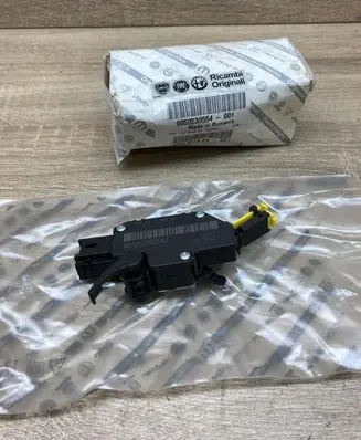 Alfa Romeo Giulietta Clutch pedal sensor 505305540