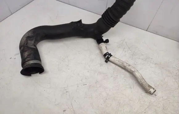 Chrysler Grand Voyager IV Air intake duct part 11302058H
