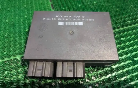 Volkswagen PASSAT B5.5 Comfort/convenience module 1C0959799C 5DK00821410