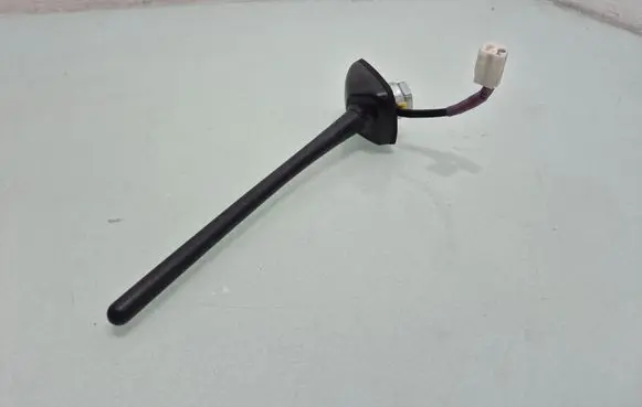 Toyota RAV 4 (XA40) Radio antenna 
