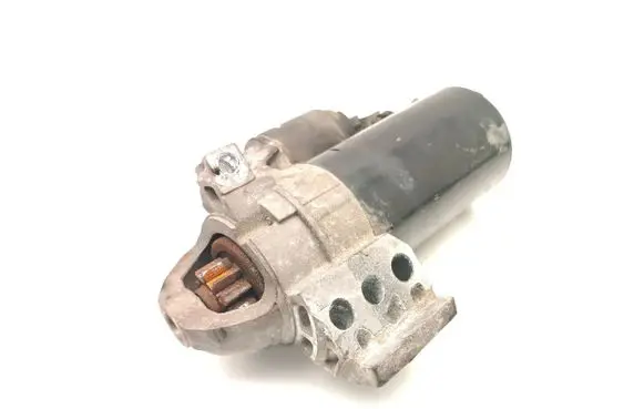 BMW 1 E82 E88 Starter motor 8570382 0001115069