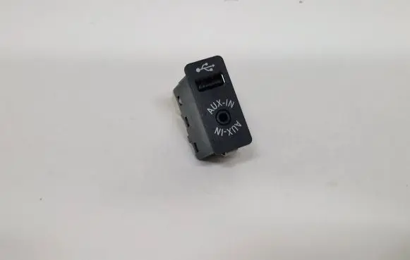 BMW X5 F15 USB socket connector 9266607