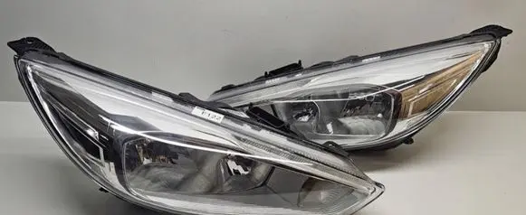 Ford Focus Headlight/headlamp F122