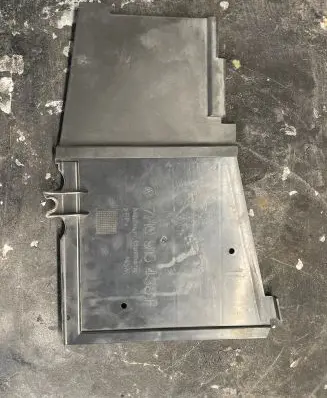 Volkswagen Transporter - Caravelle T5 Battery tray heat shield 7H0915438A