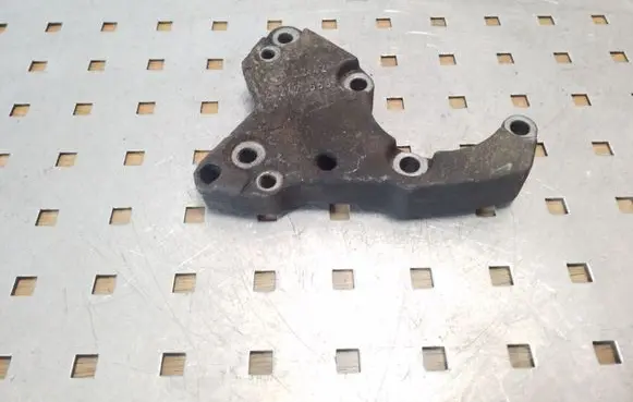 BMW 5 E39 Power steering pump mounting bracket 2247556