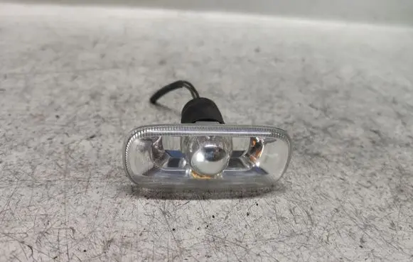 Audi A6 S6 C6 4F Front fender indicator light