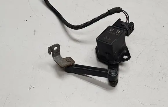 Mercedes-Benz CLS C219 Headlight/headlamp level sensor A0105427717
