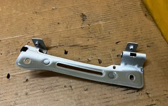 Audi SQ7 Fender mounting bracket 4M0821432