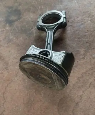 Mitsubishi Endeavor Piston with connecting rod