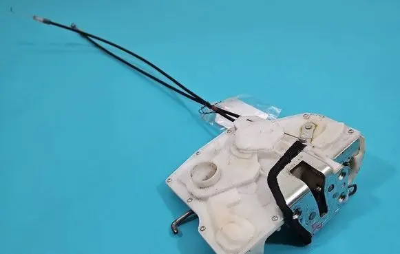 Suzuki Swift I Front door lock IMPRK1505844