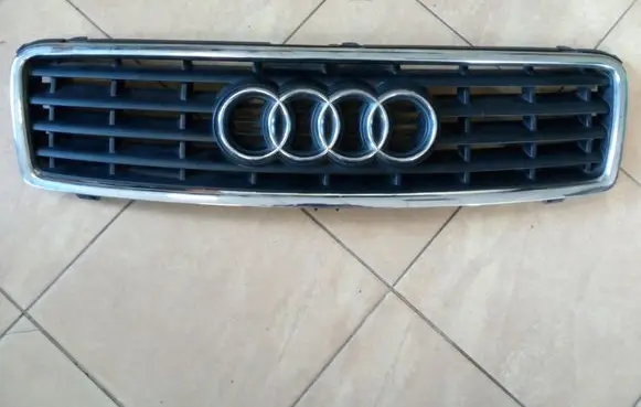 Audi A4 S4 B6 8E 8H Front bumper upper radiator grill 8H0853653 NE68289