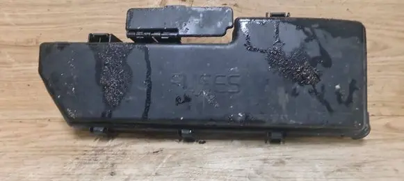 Volvo V70 Fuse box cover 9494211