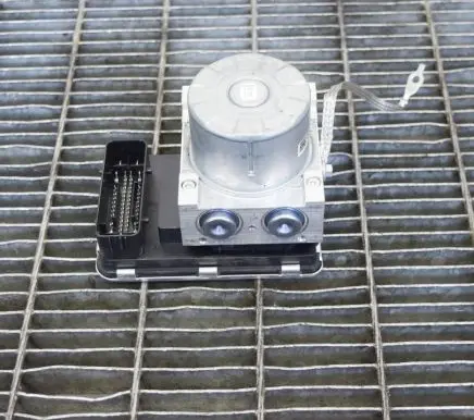 Volvo XC60 ABS Pump 32214803 32214772