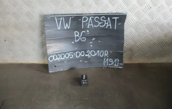 Volkswagen PASSAT B6 Tailgate/trunk/boot open switch 