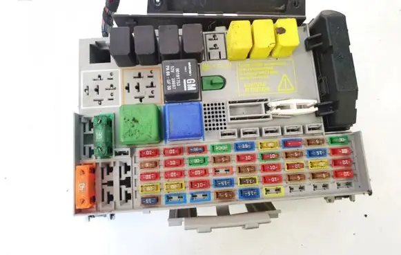 Opel Zafira A Fuse box set 24412497