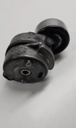 KIA Sorento Alternator belt tensioner 