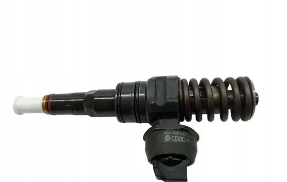 Volkswagen Polo Fuel injector 038130073AQ