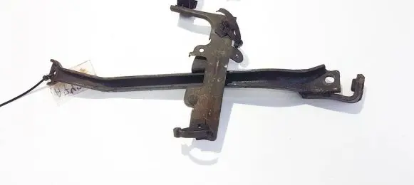 Nissan Primera Engine mounting bracket