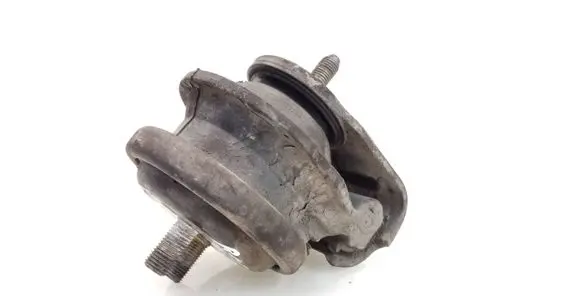 Suzuki Grand Vitara II Engine mount bracket