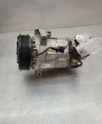 Volvo XC40 Air conditioning (A/C) compressor (pump) 32260849