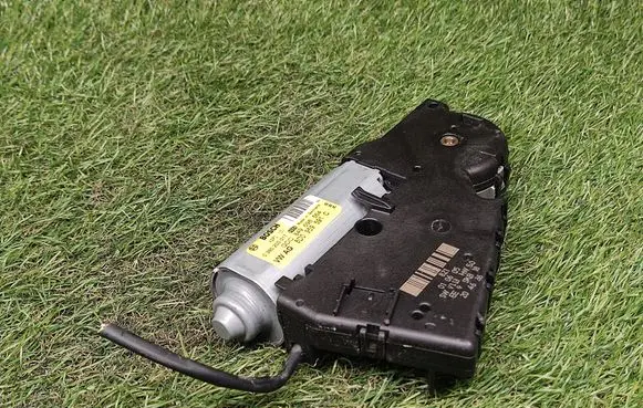 Volkswagen PASSAT B5.5 Sunroof motor/actuator 8D0959591C 0390200017