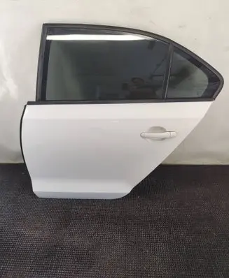 Volkswagen Jetta VI Rear door LB9A