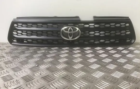 Toyota RAV 4 (XA20) Front bumper upper radiator grill 5311112070