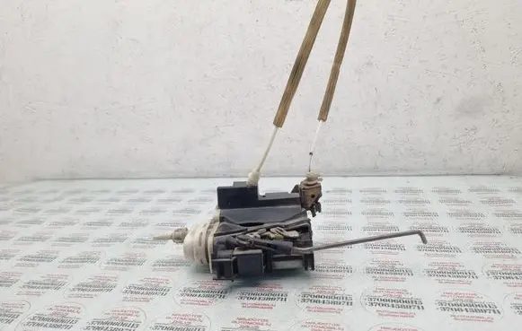 Audi A4 S4 B5 8D Front door lock 8D1837016A