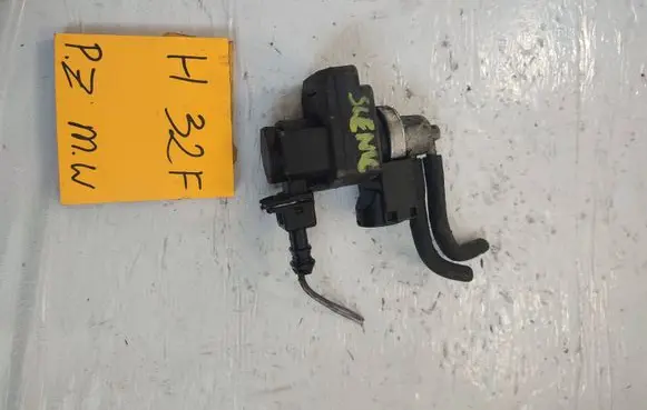 Renault Scenic II - Grand scenic II Camshaft vanos timing valve 89413161
