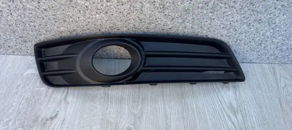 Audi A3 S3 8P Front fog light trim/grill 8P0807682E