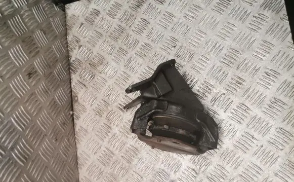 Mitsubishi Pajero Engine mount bracket