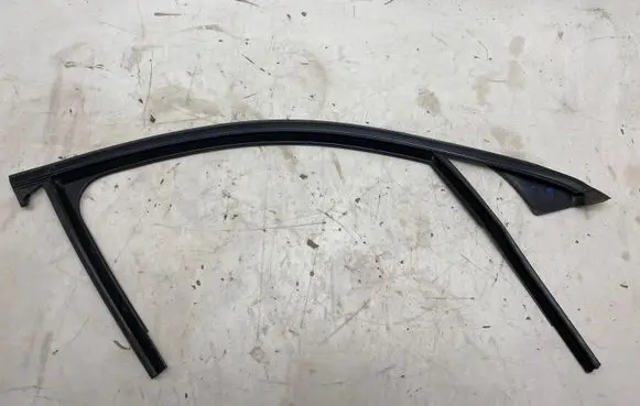 Mercedes-Benz GLC X253 C253 Front door glass trim molding A2537259600