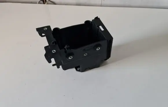 Volvo XC90 Battery box tray 31652062