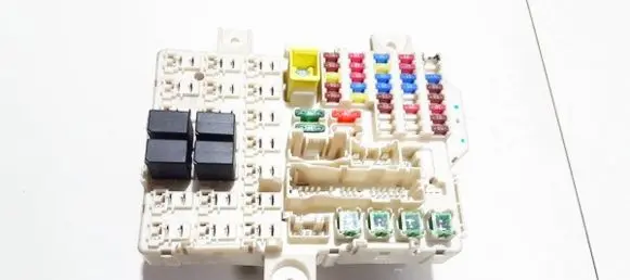 Mitsubishi Colt Fuse box set 8637a170 5wk45101h