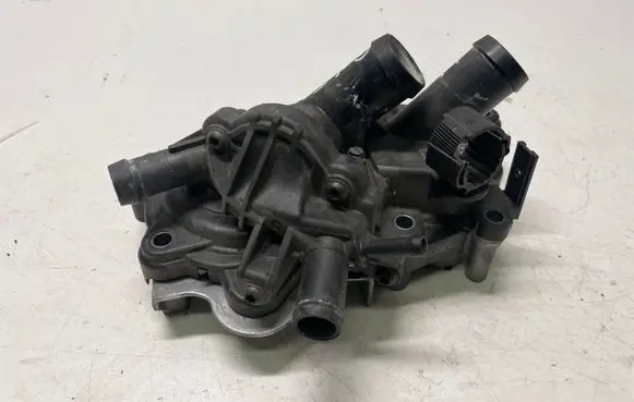 Volkswagen Golf VII Water pump 04E121042 04E121600BD