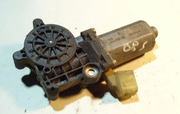 Volvo S80 Front door window regulator motor 0130821761