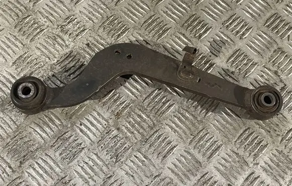 Toyota RAV 4 (XA40) Rear control arm