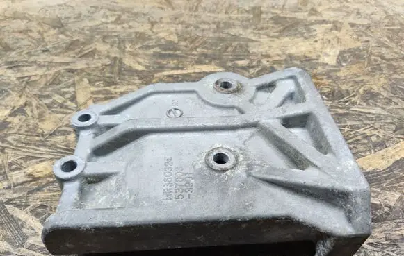 Nissan X-Trail T31 A/C compressor mount bracket MR360324 5370033901