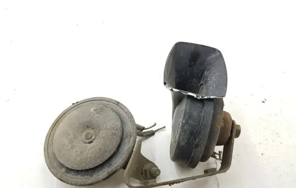 Audi A4 S4 B5 8D Horn signal E2722434