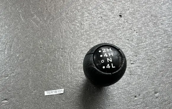 Nissan Terrano Gear lever shifter trim leather/knob 3321933G01