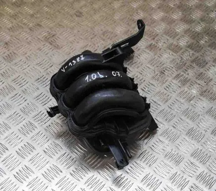 Toyota Yaris Intake manifold