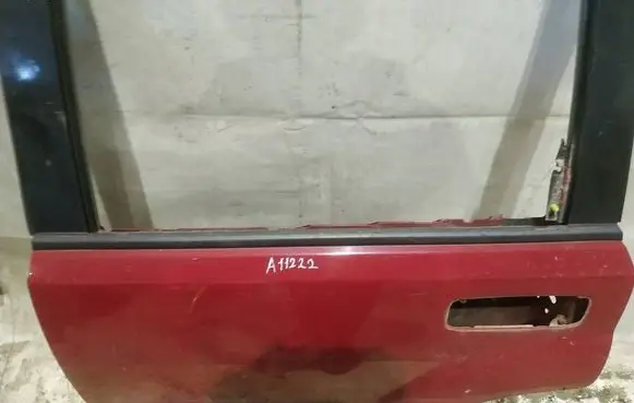 Nissan X-Trail T30 Rear door glass trim molding 