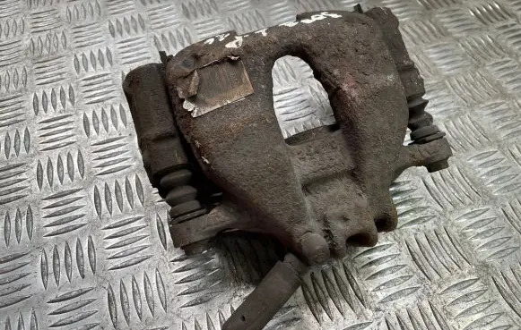 Peugeot 3008 I Front brake caliper