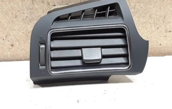 Toyota Verso Dashboard side air vent grill/cover trim 556600F020