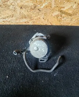 Nissan Juke I F15 Vacuum pump 146505272R