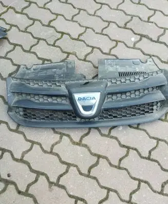 Dacia Sandero Front grill 623107634r