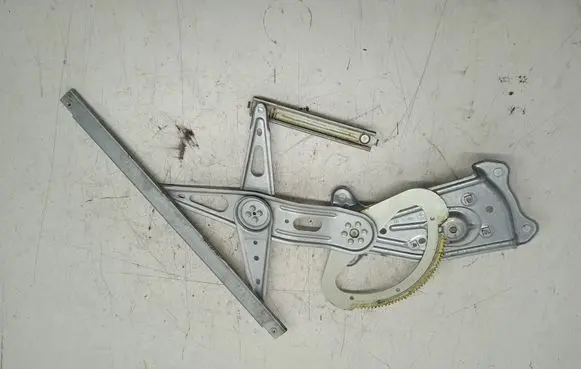 Rear window lifting mechanism without motor