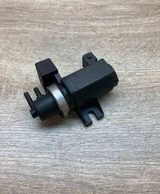 BMW 5 E39 Vacuum pump 2247906 72279600